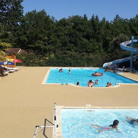 ホテル Camping Au Bois Dormant Chauffour-sur-Vell エクステリア 写真