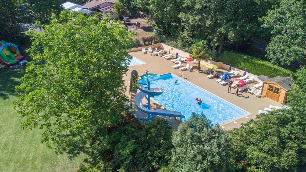 ホテル Camping Au Bois Dormant Chauffour-sur-Vell エクステリア 写真