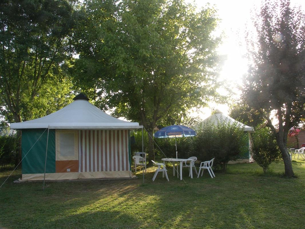 ホテル Camping Au Bois Dormant Chauffour-sur-Vell エクステリア 写真