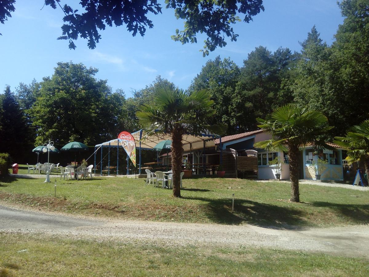 ホテル Camping Au Bois Dormant Chauffour-sur-Vell エクステリア 写真