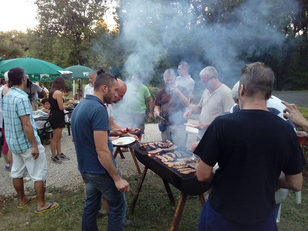 ホテル Camping Au Bois Dormant Chauffour-sur-Vell エクステリア 写真
