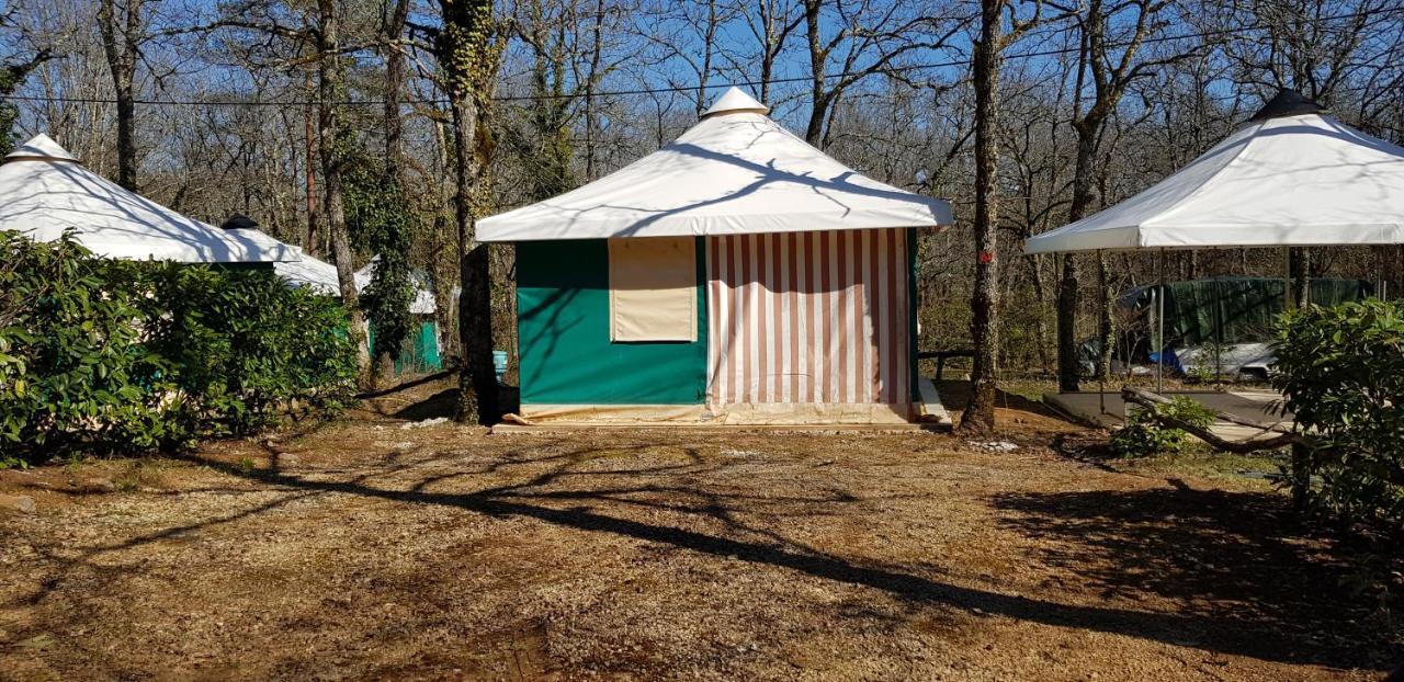 ホテル Camping Au Bois Dormant Chauffour-sur-Vell エクステリア 写真