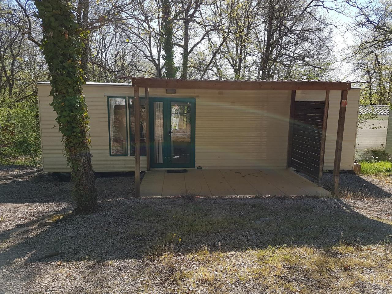 ホテル Camping Au Bois Dormant Chauffour-sur-Vell エクステリア 写真