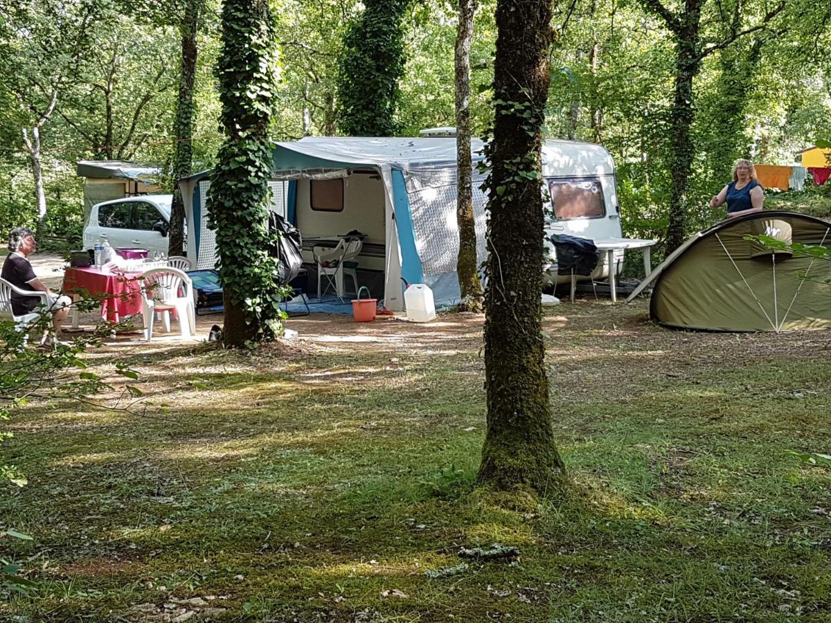ホテル Camping Au Bois Dormant Chauffour-sur-Vell エクステリア 写真